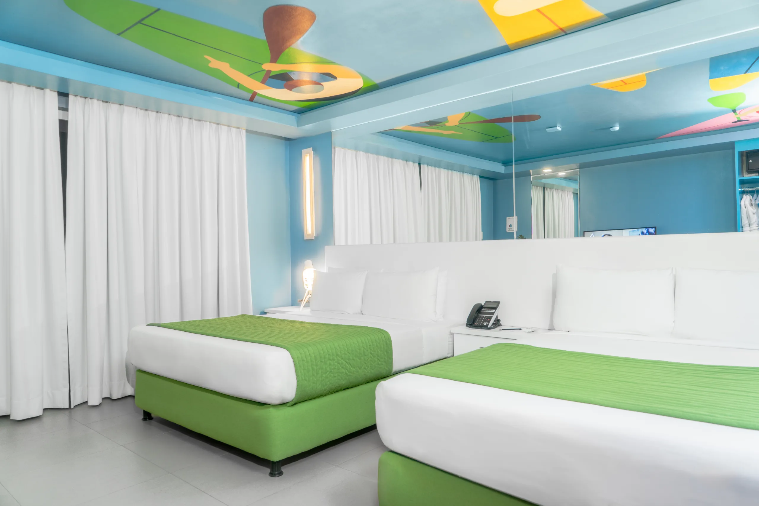 DELUXE ROOM
